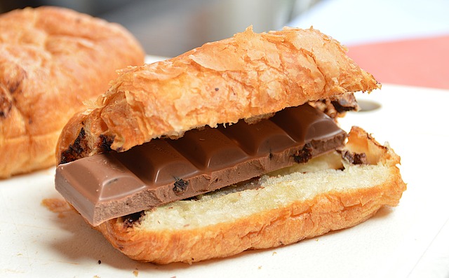 croissant s čokoládou.jpg